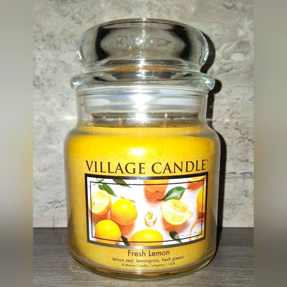 Village Candle FRESH LEMON 14oz 2- Wick Dome Glass Burn Time Up To 105 Hours NEW